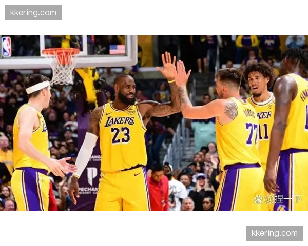 湖人团队篮球实战哲学 快速传导与无球协作撕开防守